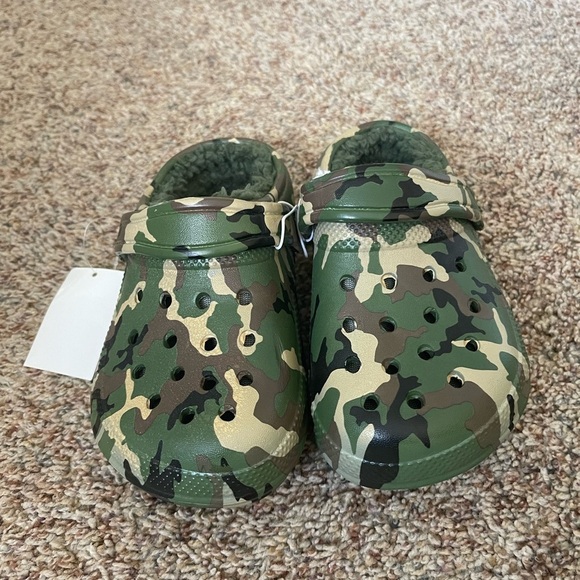 Kids clogs several different sizes available-$9 each - Picture 1 of 3